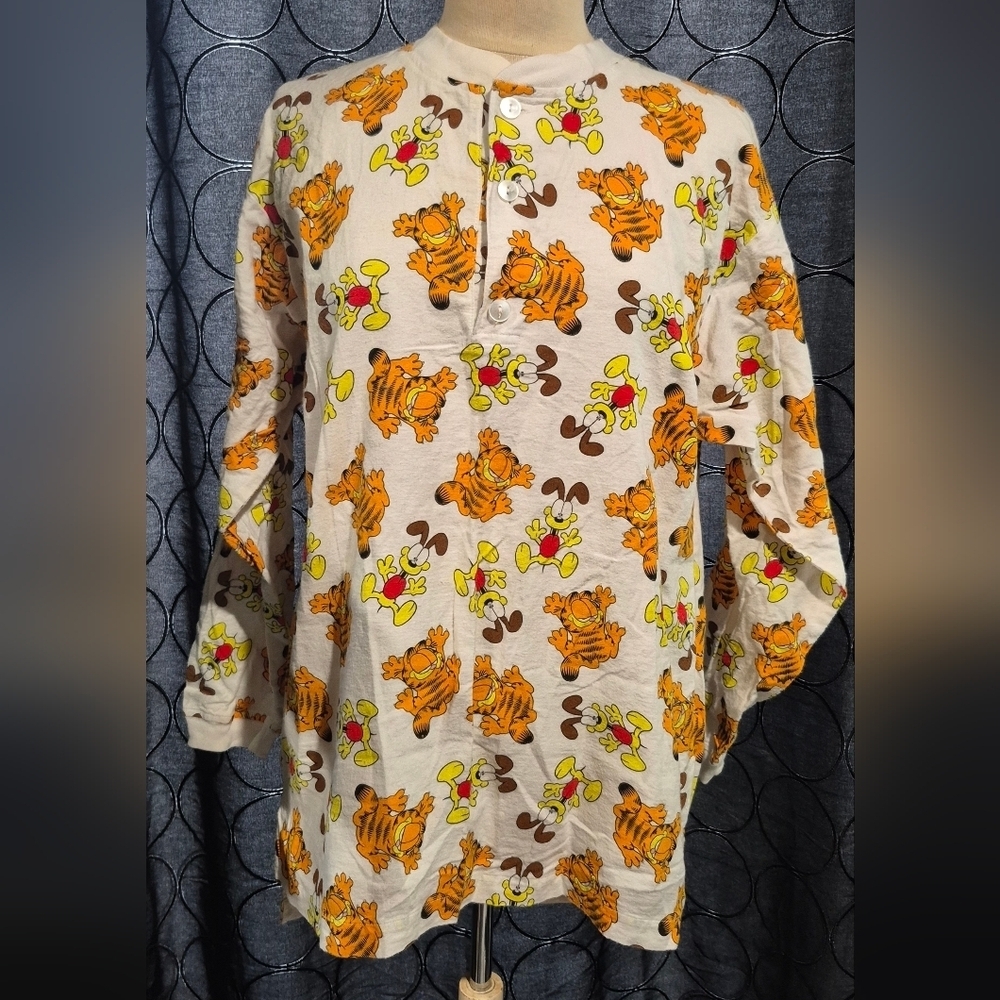 Addiction Paws Graphic Shirt